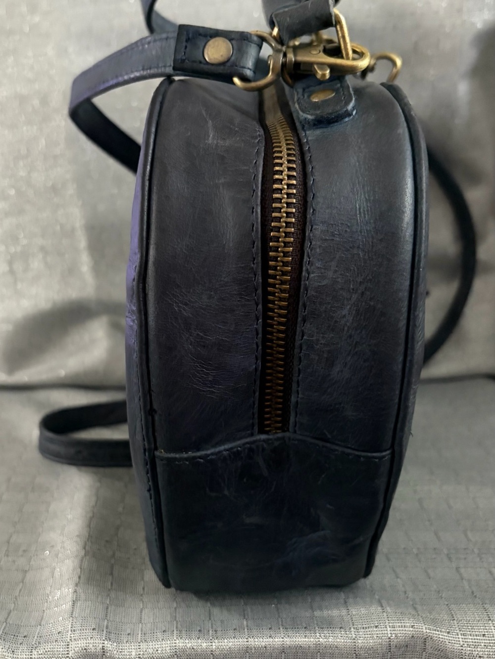 HLC Collection Small Apple Cut Bag - Picture 3 of 7